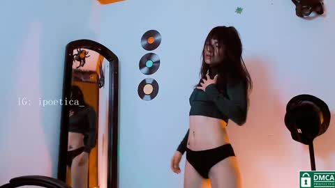 Snapshot of poeeticaa_ chatting on 11/27/25, 04:53 IG ipoetica online show from 11/27/25, 04:53