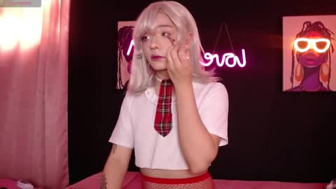 Snapshot of poison__luna chatting on 11/06/25, 05:03 Luna online show from 11/06/25, 05:03