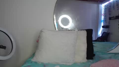 Snapshot of poison_doll2 chatting on 09/10/25, 02:17 poison_doll2 online show from 09/10/25, 02:17