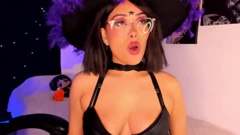 Willow                      Hours 12pm to 630pm Colombian time FRIDAY AND SUNDAY FREE DAYS online show from 01/26/25, 05:23