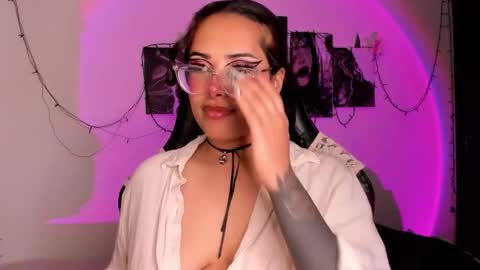 Willow                      Hours 12pm to 630pm Colombian time FRIDAY AND SUNDAY FREE DAYS online show from 11/26/25, 05:36