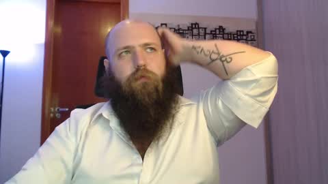 Snapshot of polar_bear91 chatting on 02/25/25, 05:19 Bear online show from 02/25/25, 05:19