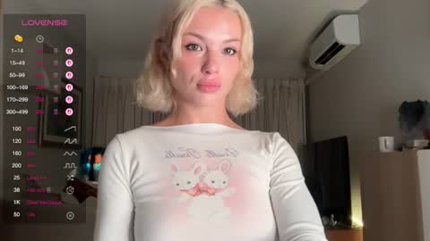 Snapshot of polino4ka69 chatting on 06/19/26, 10:02 polino4ka69 online show from 06/19/26, 10:02