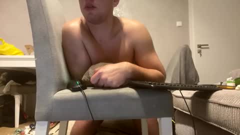 Snapshot of polishboooy2003 chatting on 11/22/25, 09:47 polishboooy2003 online show from 11/22/25, 09:47