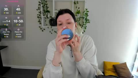 Polly online show from 11/14/25, 01:37