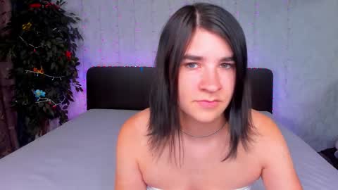 Polly online show from 09/17/25, 06:04