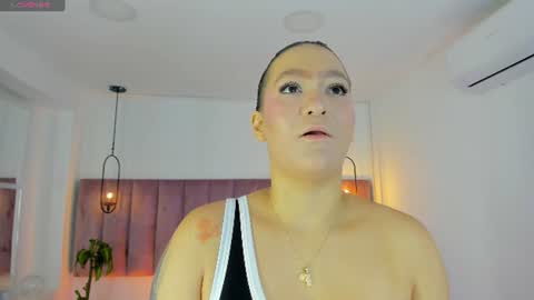 Snapshot of pollybabe_ chatting on 06/16/26, 10:29 POLLY online show from 06/16/26, 10:29