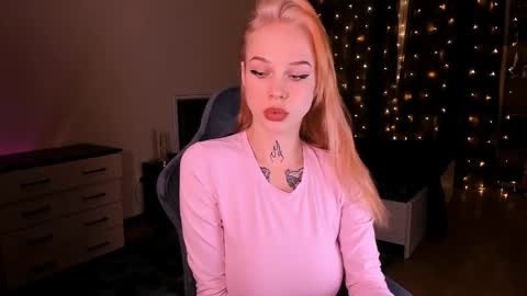 Megan.online  online show from 12/20/25, 02:57