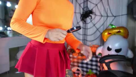  - Help me Reach 100 thumbs up  online show from 10/31/25, 11:28