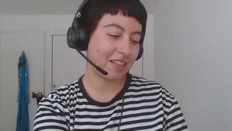 Poly online show from 09/11/25, 06:52