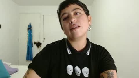 Poly online show from 10/01/25, 01:44