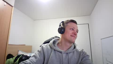 Snapshot of pommesmiteiscreme chatting on 03/02/25, 12:31 pommesmiteiscreme online show from 03/02/25, 12:31