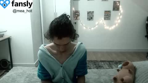 Snapshot of pomo_07 chatting on 10/01/25, 11:44 aleks ness online show from 10/01/25, 11:44