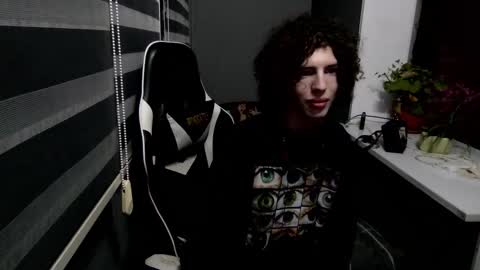 Snapshot of pomo_07 chatting on 11/23/25, 12:27 aleks ness online show from 11/23/25, 12:27