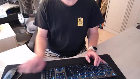 Snapshot of poodledude chatting on 10/27/25, 08:40 Dave online show from 10/27/25, 08:40