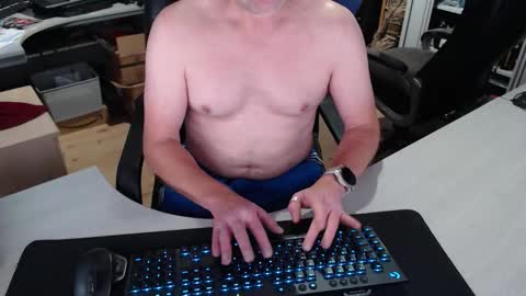 Snapshot of poodledude chatting on 10/31/25, 04:41 Dave online show from 10/31/25, 04:41