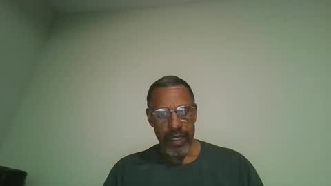 Snapshot of poolguy2496 chatting on 11/24/25, 02:44 poolguy2496 online show from 11/24/25, 02:44