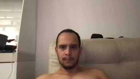 Snapshot of poormanbr chatting on 10/16/25, 12:11 poormanbr online show from 10/16/25, 12:11