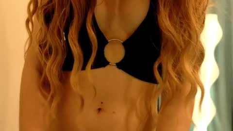 Snapshot of poppybloopy chatting on 11/25/25, 06:41 April online show from 11/25/25, 06:41