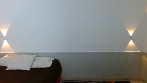 porcelainlux online show from 11/16/25, 03:45