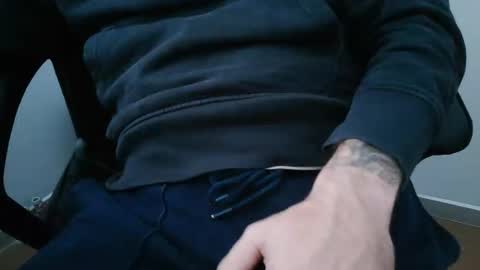 Snapshot of porw23 chatting on 10/17/25, 07:33 porw23 online show from 10/17/25, 07:33