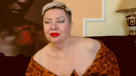 Snapshot of posh_lady chatting on 12/06/24, 01:18 LADY POSH online show from 12/06/24, 01:18