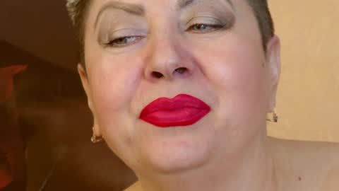 Snapshot of posh_lady chatting on 12/11/24, 10:27 LADY POSH online show from 12/11/24, 10:27