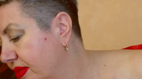 Snapshot of posh_lady chatting on 12/13/24, 02:21 LADY POSH online show from 12/13/24, 02:21