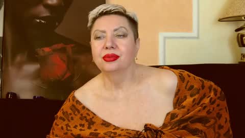 Snapshot of posh_lady chatting on 12/14/24, 06:35 LADY POSH online show from 12/14/24, 06:35