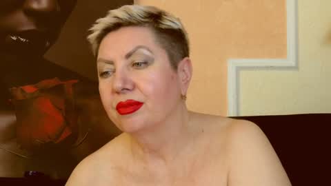 Snapshot of posh_lady chatting on 12/18/24, 05:04 LADY POSH online show from 12/18/24, 05:04