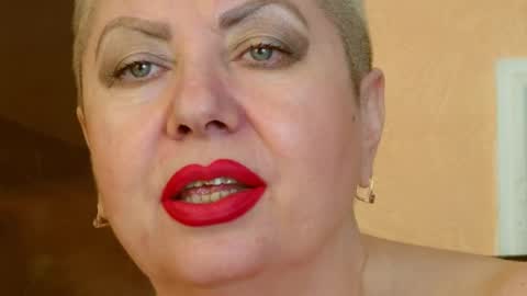 Snapshot of posh_lady chatting on 02/12/25, 04:54 LADY POSH online show from 02/12/25, 04:54