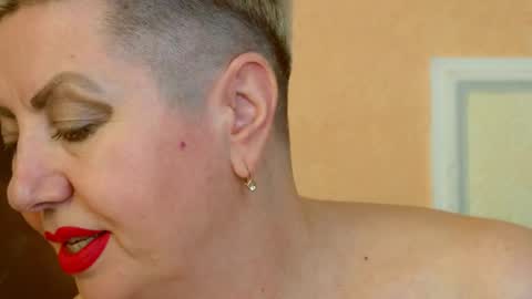 Snapshot of posh_lady chatting on 03/07/25, 09:59 LADY POSH online show from 03/07/25, 09:59