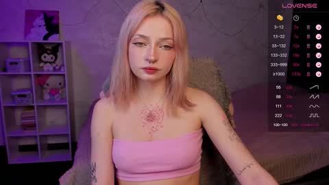 Snapshot of postbaby chatting on 11/13/25, 04:06 Polly inst postbabyyy online show from 11/13/25, 04:06