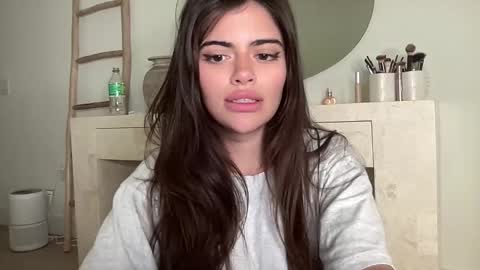 Selena online show from 02/05/26, 03:44