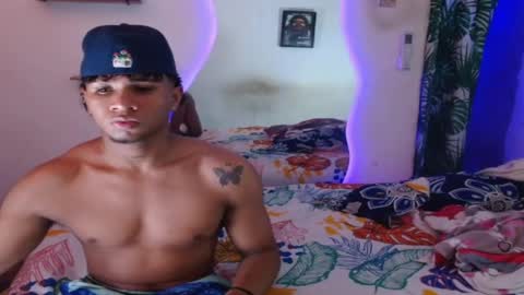 ALEX Y ALEXA online show from 10/19/25, 04:57