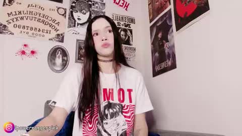 Snapshot of power_ranger_pink chatting on 10/22/25, 09:53 genie online show from 10/22/25, 09:53