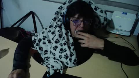 powerfulzeus2 online show from 10/29/25, 02:58