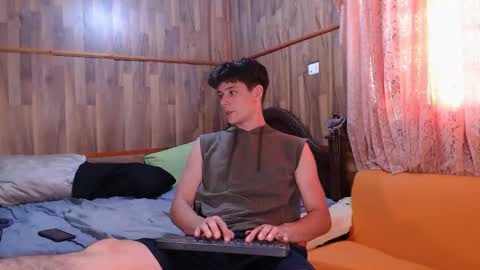 Snapshot of powertwinky chatting on 12/18/24, 07:52 chris independent online show from 12/18/24, 07:52