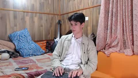 Snapshot of powertwinky chatting on 02/17/25, 02:42 chris independent online show from 02/17/25, 02:42