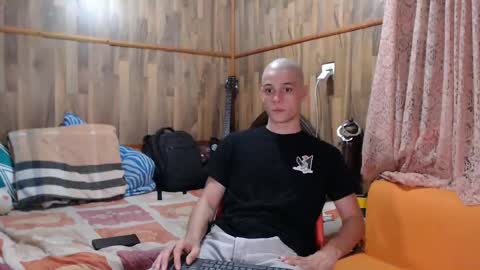 Snapshot of powertwinky chatting on 02/18/25, 04:04 chris independent online show from 02/18/25, 04:04