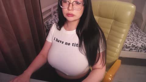 Snapshot of pr1ma chatting on 02/17/25, 07:37 Lina online show from 02/17/25, 07:37