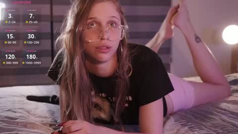 Snapshot of prarecase chatting on 03/19/26, 06:23 prarecase online show from 03/19/26, 06:23