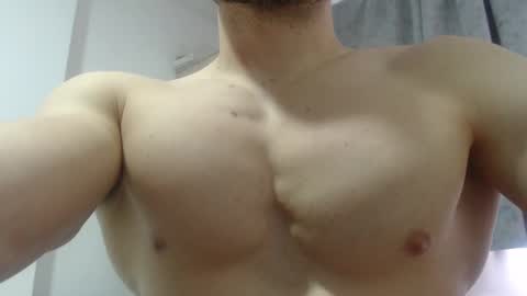 Snapshot of preettyboyx chatting on 12/09/24, 08:01 JUAN online show from 12/09/24, 08:01