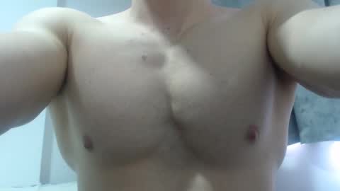 Snapshot of preettyboyx chatting on 12/12/24, 03:37 JUAN online show from 12/12/24, 03:37