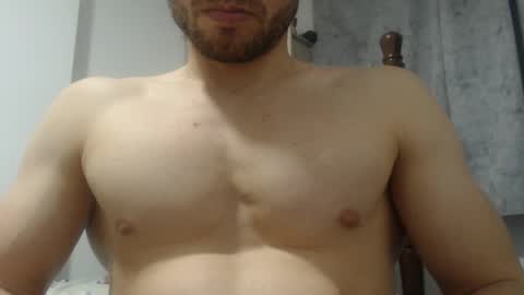 Snapshot of preettyboyx chatting on 12/29/24, 01:13 JUAN online show from 12/29/24, 01:13