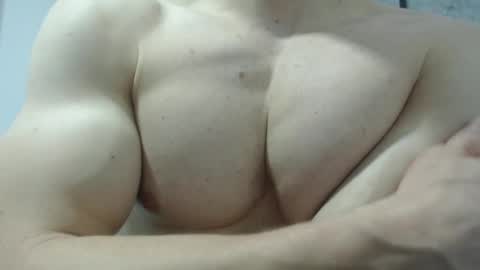 Snapshot of preettyboyx chatting on 01/19/25, 03:10 JUAN online show from 01/19/25, 03:10