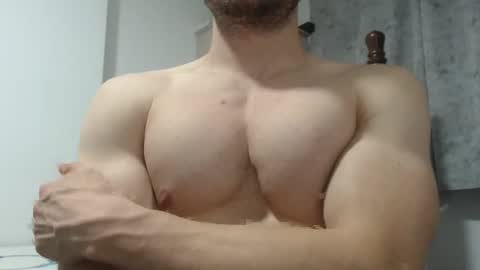 Snapshot of preettyboyx chatting on 02/01/25, 12:29 JUAN online show from 02/01/25, 12:29