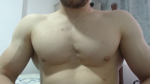 Snapshot of preettyboyx chatting on 02/01/25, 03:28 JUAN online show from 02/01/25, 03:28