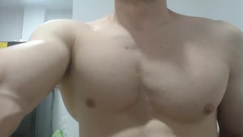 Snapshot of preettyboyx chatting on 02/14/25, 01:02 JUAN online show from 02/14/25, 01:02