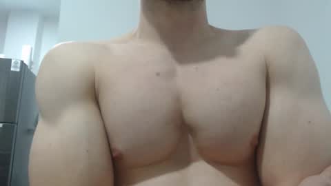 Snapshot of preettyboyx chatting on 02/19/25, 12:35 JUAN online show from 02/19/25, 12:35